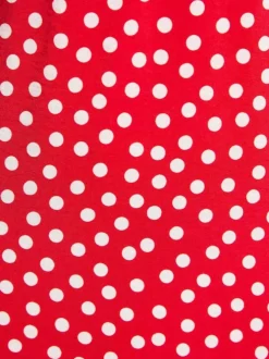 Robe longue rouge à coupe droite pourvue d'un col v et de manches courtes