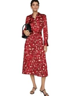 Robe longue rouge imprimée à coupe évasée avec col à revers et manches longues