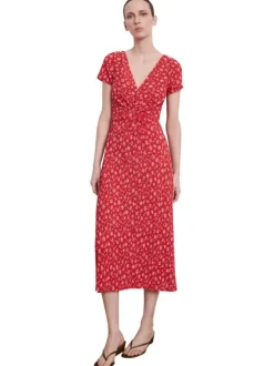 Robe longue rouge à motifs avec une coupe ajustée et un col v