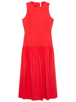 Robe longue rouge unie avec une coupe droite à col rond et sans manches