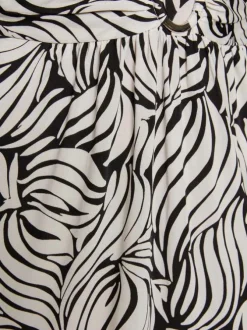 Robe longue sans manches blanche imprimé abstrait à coupe droite et col v