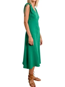 Robe longue sans manches verte unie avec une coupe ajustée et un col v