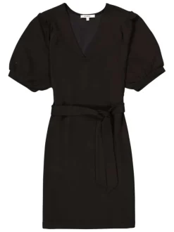 Robe manches courtes mi-longue noire unie avec une coupe droite et un col v