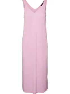 Robe mi-longue à larges bretelles rose unie avec une coupe droite et un col v