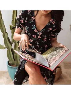 Robe noire pour femme avec imprimé floral coupe évasée