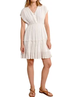 Robe sans manches courte blanche unie avec une coupe droite et un col v