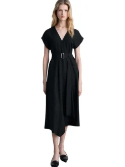 Robe sans manches midi noire unie à coupe évasée avec un col v profond