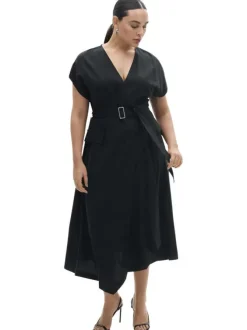 Robe sans manches midi noire unie à coupe évasée avec un col v profond