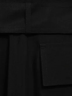 Robe sans manches midi noire unie à coupe évasée avec un col v profond