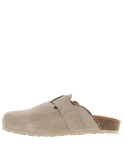 Sabots en cuir taupe avec un talon plat et une boucle à ardillon
