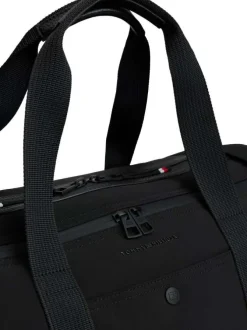 Sac weekender noir en maille lisse pourvu d'une bandoulière plate