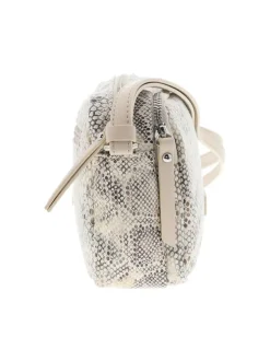 Sac à bandoulière beige animalier avec un patch de la marque à l'avant