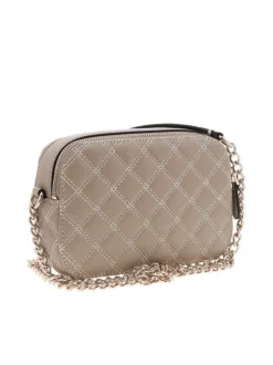 Sac à bandoulière beige matelassé pourvu d'une bandoulière en chaînes dorées
