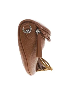 Sac à bandoulière camel forme banane orné du patch de la marque