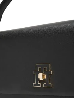 Sac à bandoulière noir uni avec un effet grain et un logo doré