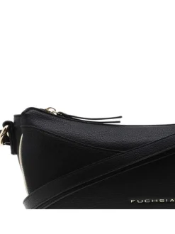 Sac bandoulière noir uni avec un logo doré embossé sur l'avant