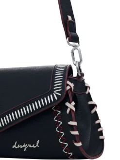 Sac à bandoulière noir uni en simili-cuir avec une fermeture zippée
