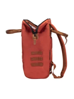 Sac à dos brique pour femme avec une poche centrale zippée et des hanses en cuir