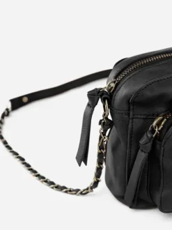 Sac femme noir à bandoulière en chaîne et à compartiment zippé et à rabat