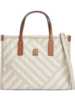 Sac à main écru tressé pourvu d'anses contrastées et du logo de la marque