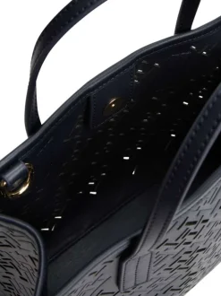 Sac à main marine ajouré avec bandoulière et finitions dorées