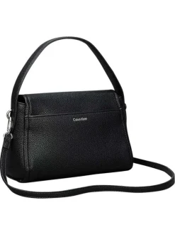 Sac à main porté épaule noir pourvu d'une bandoulière amovible