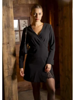 Sac à main porté épaule noir uni avec des boucles à ardillon décoratives