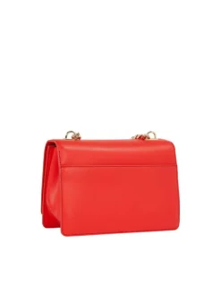 Sac à main rouge uni avec une bandoulière porté épaule ajustable