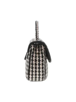Sac à main tressé beige et noir avec détails dorés et bandoulière amovible