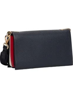 Sac noir uni avec fermeture à rabat et logo de la marque doré