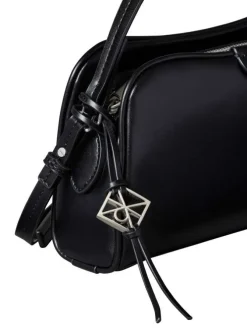 Sac noir uni avec un revêtement lisse muni d'une anse et d'une bandoulière