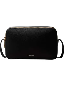Sac noir uni muni d'une bandoulière et un revêtement en grains