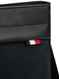 Sacoche noire avec fermetures à glissières et logos de la marque
