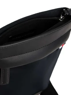 Sacoche noire avec fermetures à glissières et logos de la marque