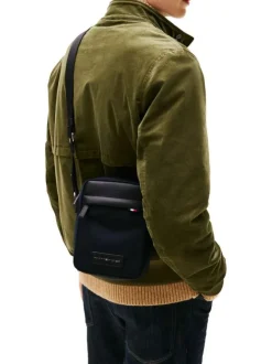 Sacoche noire avec fermetures à glissières et logo de la marque