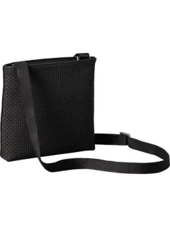 Sacoche noire unie avec une bandoulière et un revêtement en maille tressée