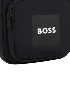 Sacoche noire unie avec une bandoulière ajustable et une fermeture zippée