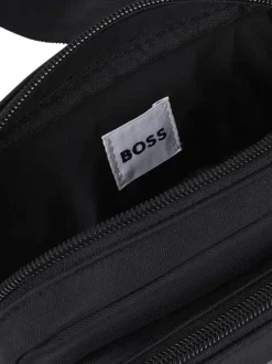 Sacoche noire unie avec une bandoulière ajustable et une fermeture zippée