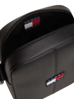 Sacoche noire unie avec une bandoulière ajustable et un revêtement en grains