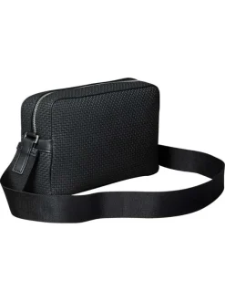 Sacoche noire unie en maille tressée avec un logo en pièces métalliques