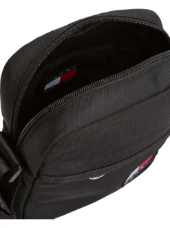 Sacoche noire unie une poche zippée à l'avant et logo iconique