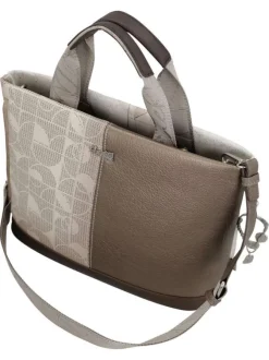 Sac porté main écru imprimé avec un imprimé de la marque sur le pourtour