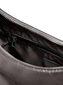Sac porté épaule gris métallisé avec une anse en accordéon et des poches zippées