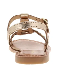 Sandales fille en cuir or à semelle plate et à fermeture avec une boucle