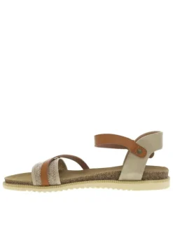 Sandales beiges et camel avec une sangle en raphia tressée et une semelle plate