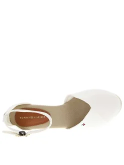 Sandales blanches avec le logo brodé à bout fermé et à talon compensé