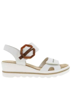 Sandales blanches à talon compensé et à sangle avec une grande boucle à ardillon