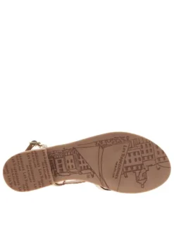Sandales en cuir beiges satinées à sangles tressées et à talon décroché bas
