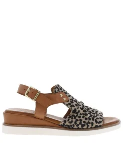 Sandales en cuir camel avec un imprimé léopard et à talon compensé bas