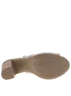 Sandales en cuir champagne satinées à boucle à ardillon et à talon décroché haut